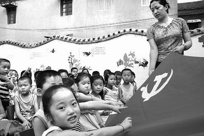垦利实验中学召开援疆援渝教师座谈会